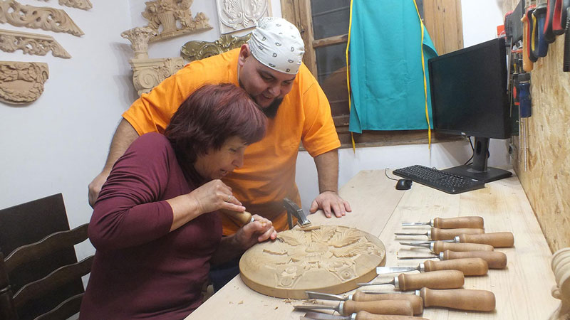 Woodcarver Resbara